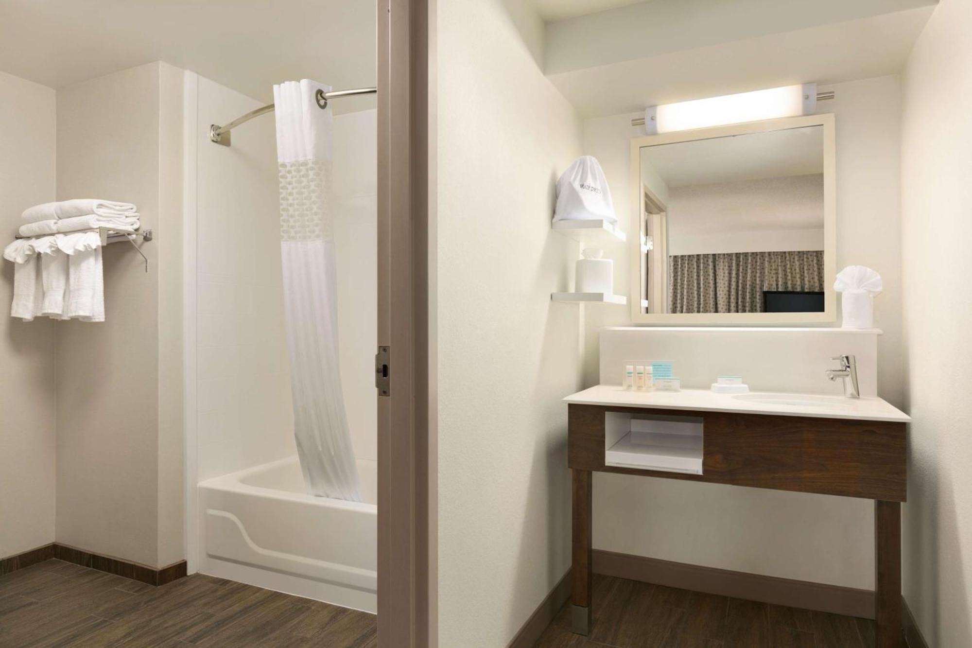 Hampton & Hotel 3*