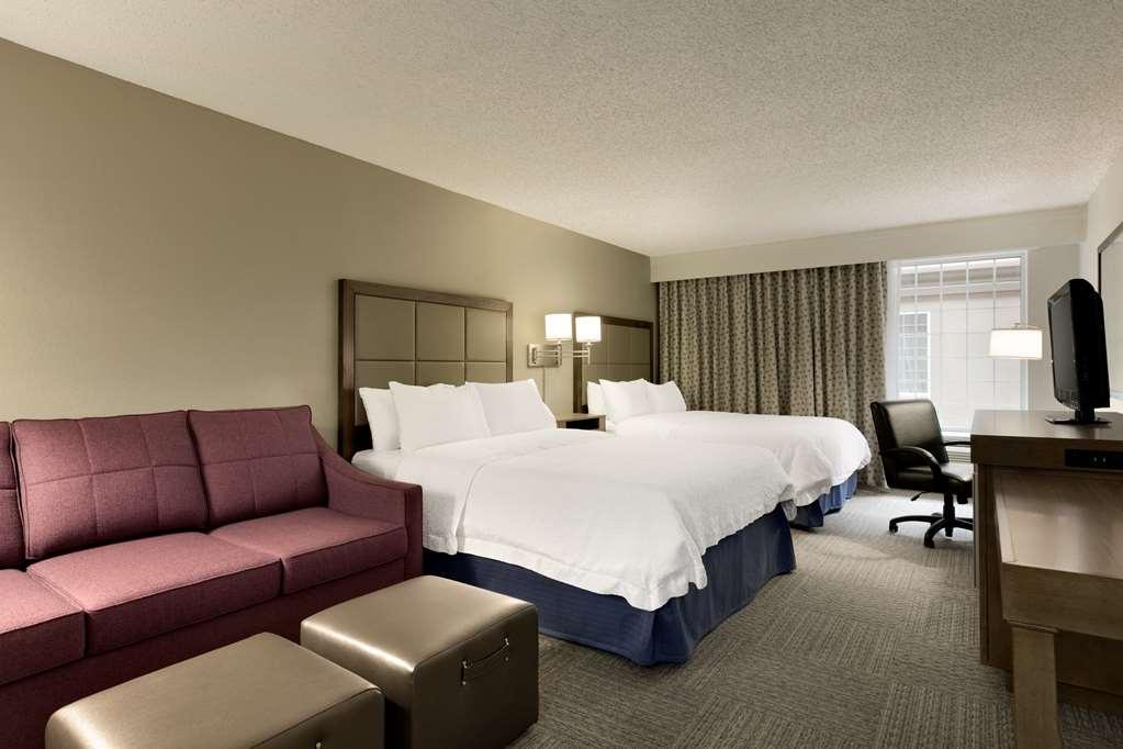 Hampton & Hotel