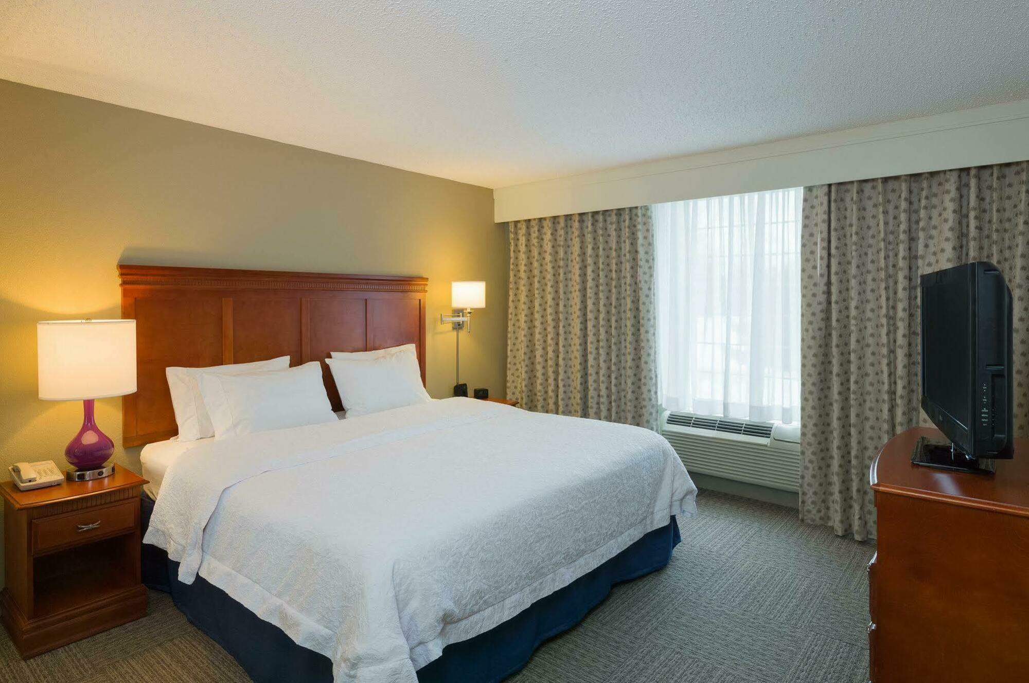 Hampton & Hotel 3*