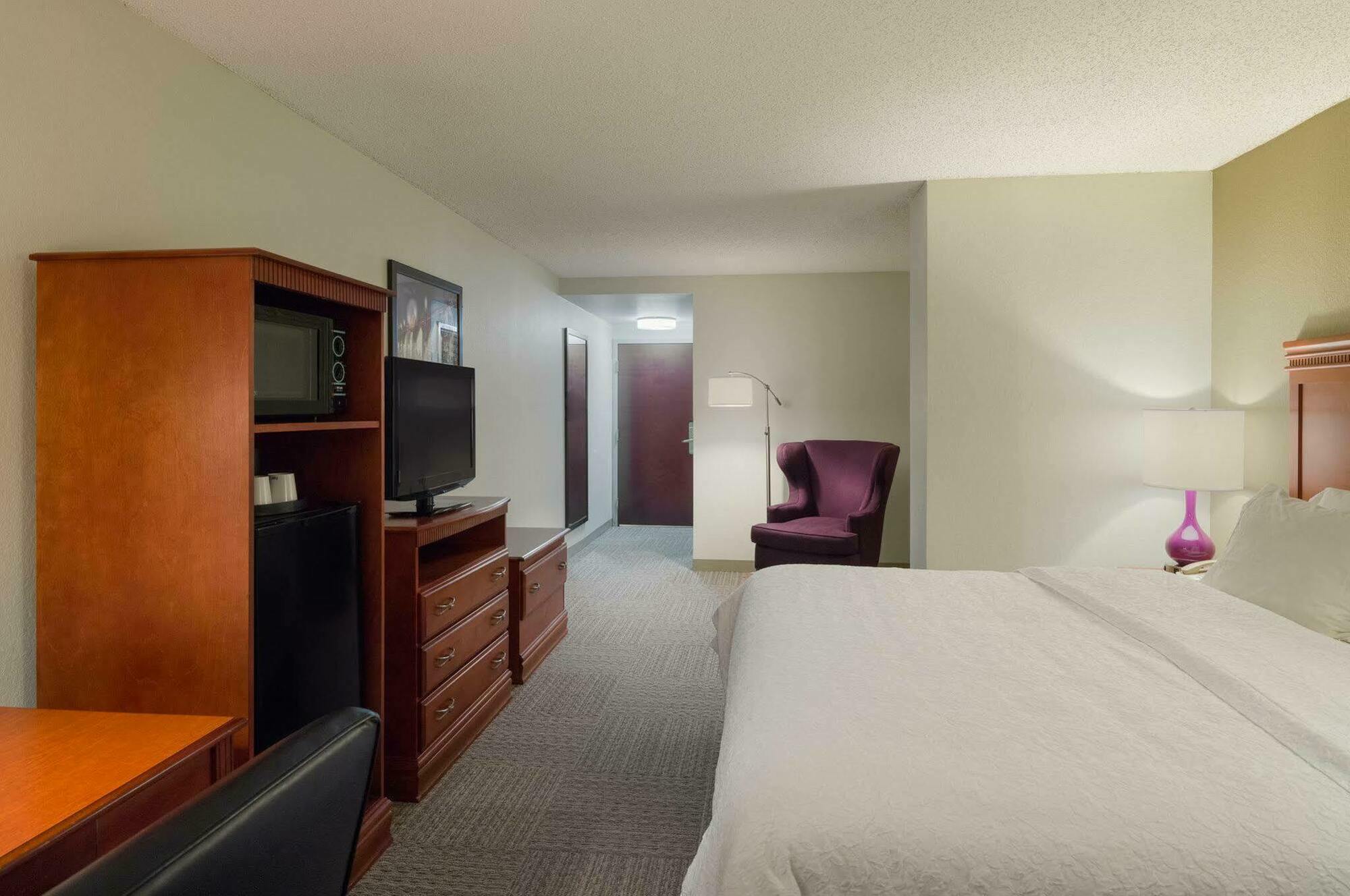 Hampton & Hotel